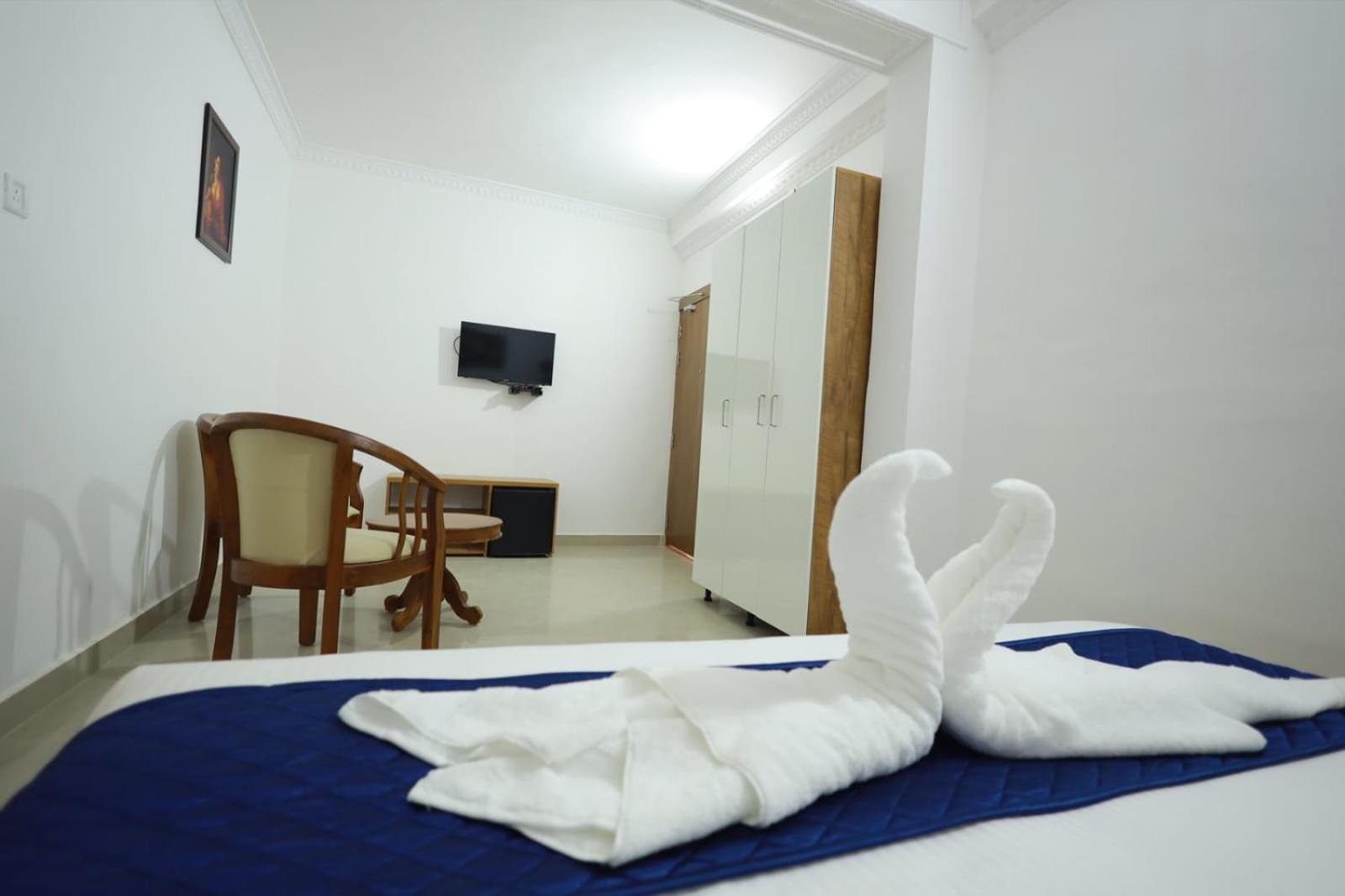 Готель Pearl Residency Ayoor Екстер'єр фото