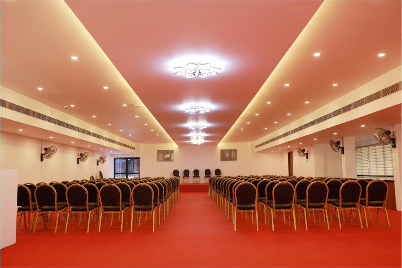 Готель Pearl Residency Ayoor Екстер'єр фото